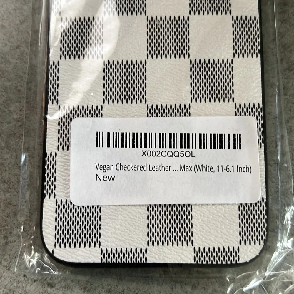 iPhone 11 case - Picture 3 of 4